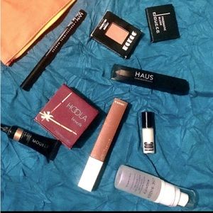 9 SOLD 🌺piece Benefit, Deuce, Buxom make up bundle and bag